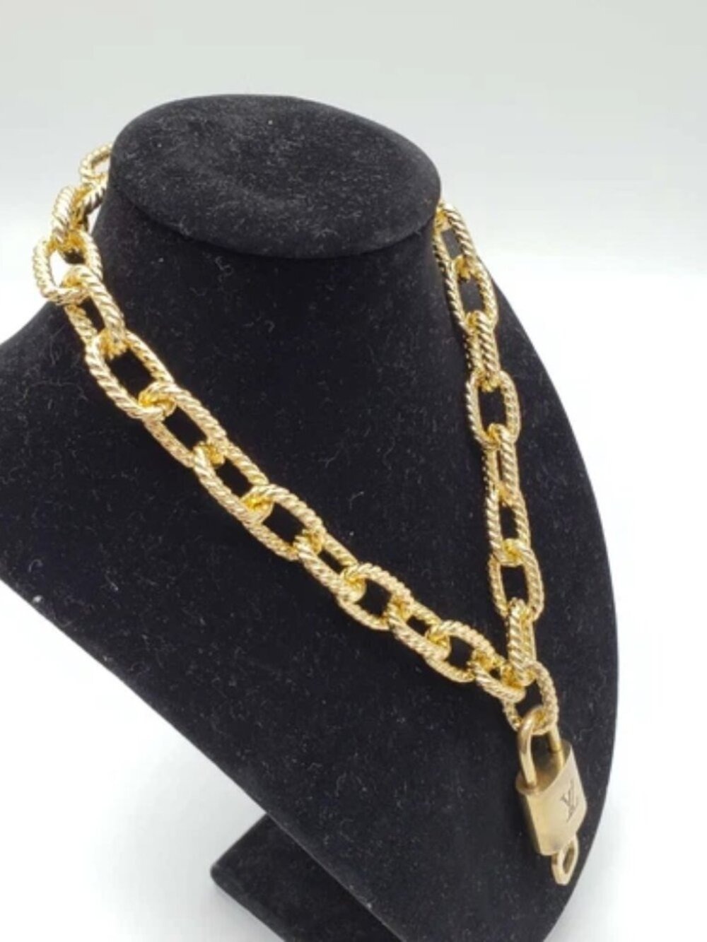 Gold-Plated Necklace with Authentic Louis Vuitton Padlock - Picture 8 of 10